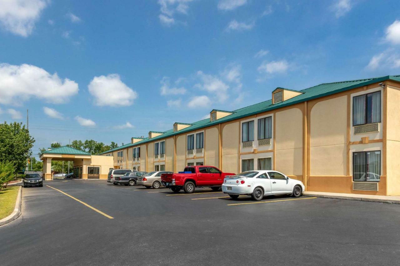Quality Inn Auburn Campus Area I-85 Exterior photo