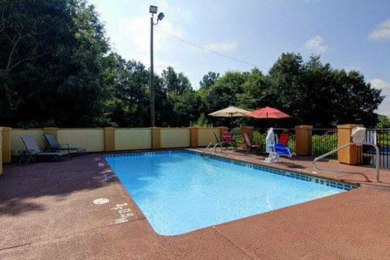 Quality Inn Auburn Campus Area I-85 Exterior photo